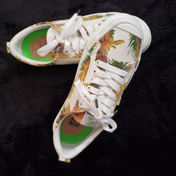 Cariuma x Vincent van Gogh Sunflowers Limited Edition Sneaker 8.5 Men 10 Women - Picture 11 of 14